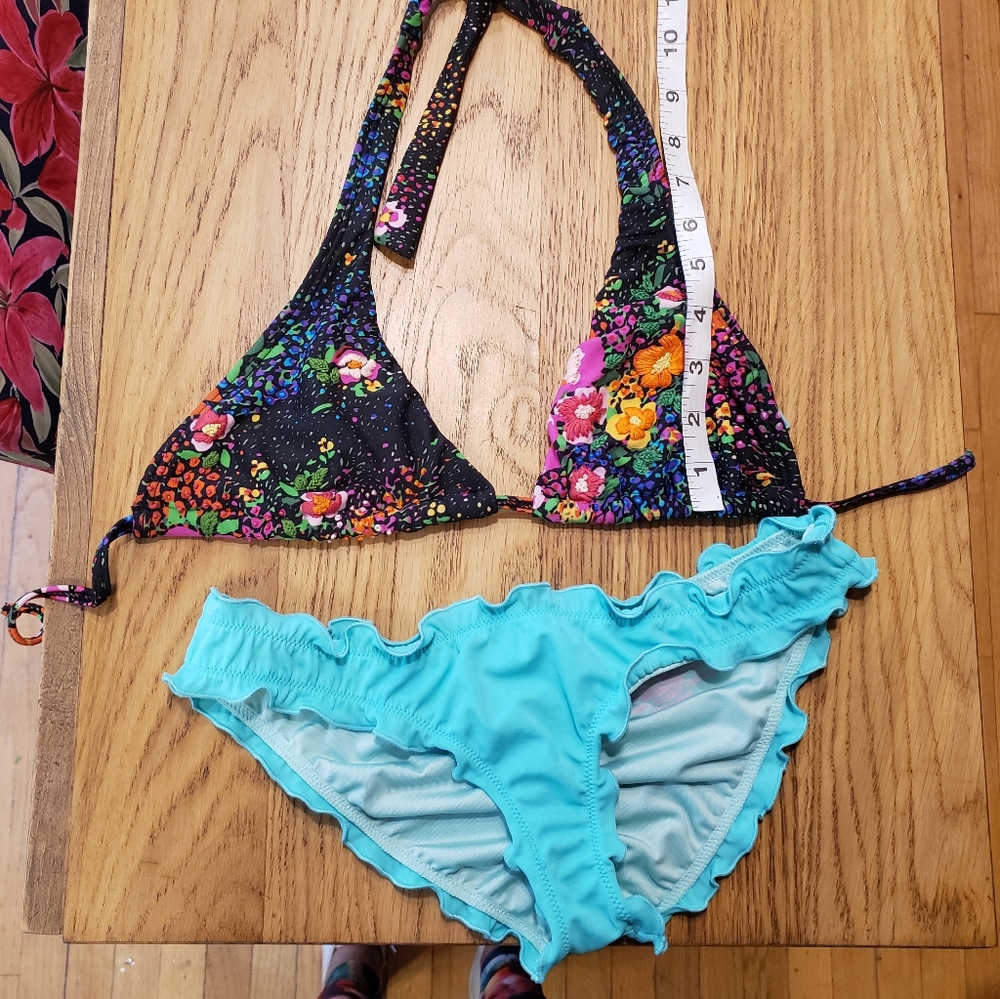 xs bikini ruffle low rise scrunch butt with embroidered Hawaii top